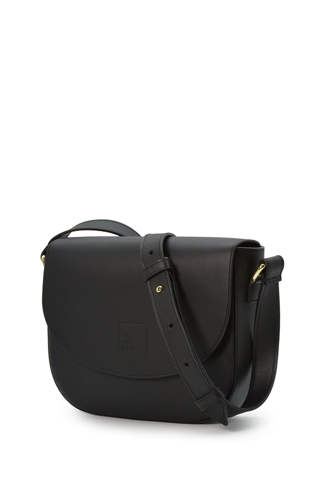 Imagen frontal 2 de bandolera negra de piel vacuno Leandra made in Spain