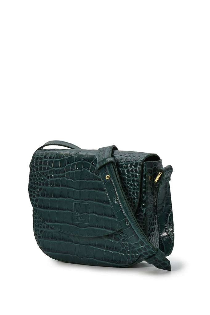 Imagen frontal de bolso bandolera de piel grabada en coco verde con solapa Leandra made in Ubrique