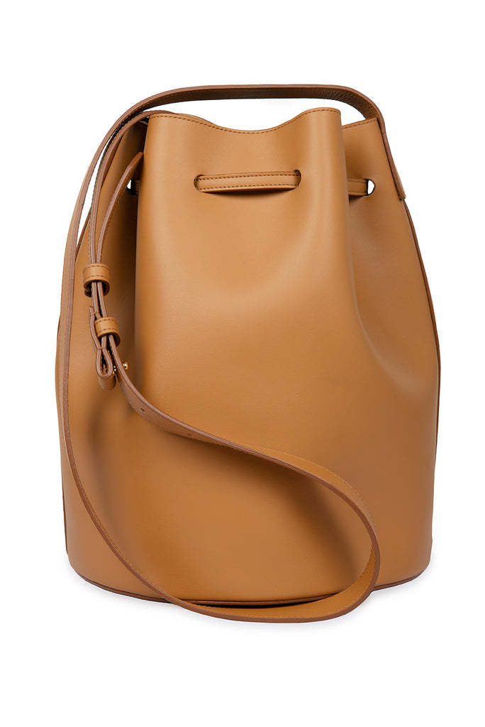 Imagen trasera de bolso de piel saco color camel Leandra. Bolso de piel made in Spain Leandra