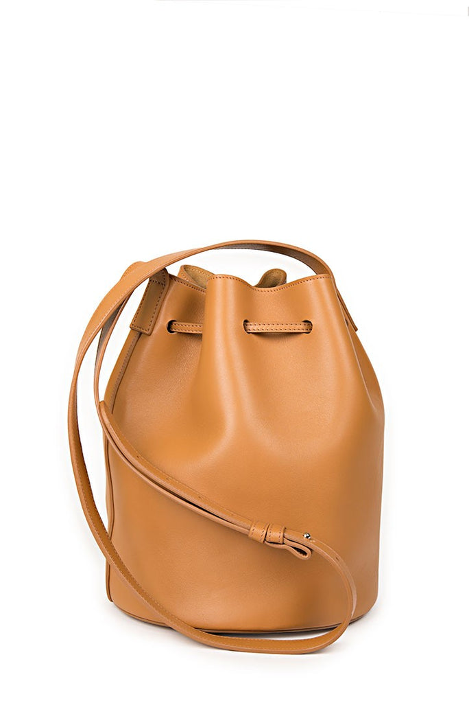 Imagen trasera de bolso saco piel toffee Leandra. Bolso saco de piel Leandra