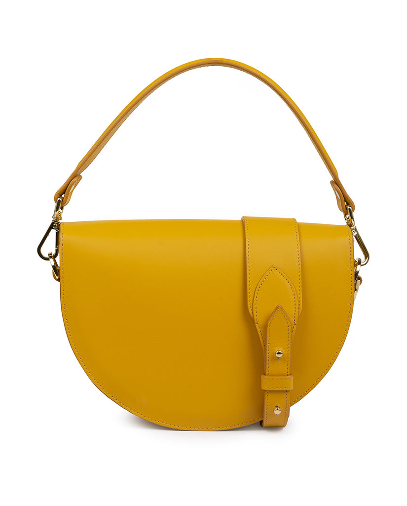 Trasera Saddle de piel color amarillo mostaza Leandra. Bolso de piel amarillo mostaza made in Spain Leandra a la venta en leandrabrand.com