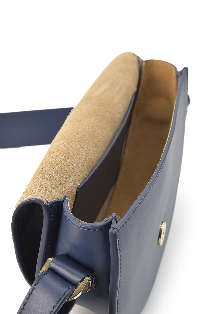 Interior Saddle bag de piel azul oscuro made in Spain Leandra Made in Spain a la venta en leandrabrand.com