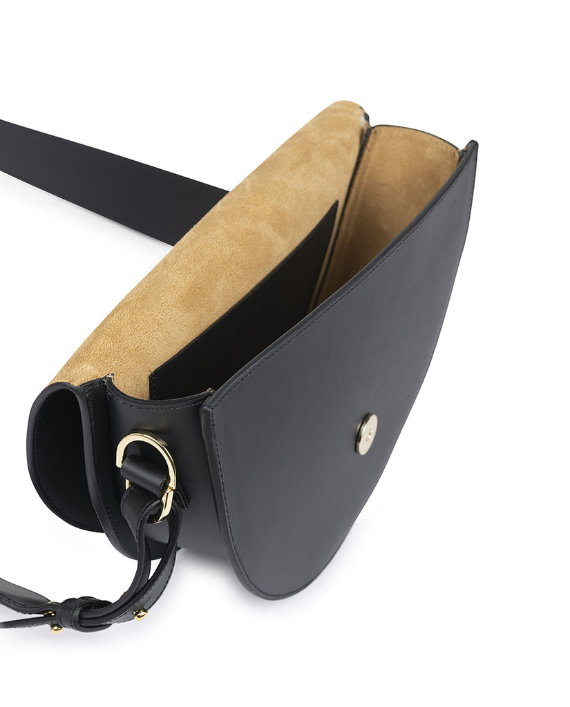 Interior de bolso de piel negro tipo bandolera saddle Leandra. Bolso Saddle Leandra Made in Spain