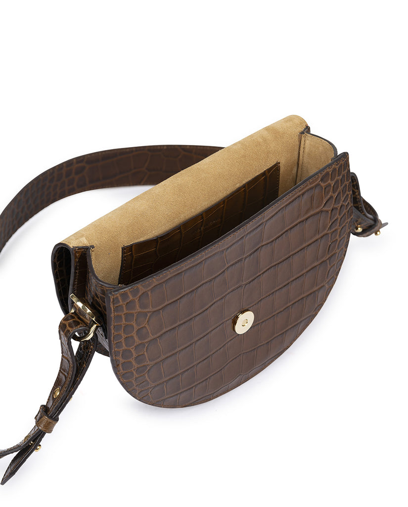 Imagen interior de bolso saddle bag de piel grabada en coco marrón chocolate Leandra. Bolso de mano con asa bandolera de piel made in Spain Leandra