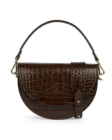 Imagen frontal de bolso tipo Saddle bag de piel grabada en coco marrón oscuro Leandra. Bolso piel made in Spain Leandra