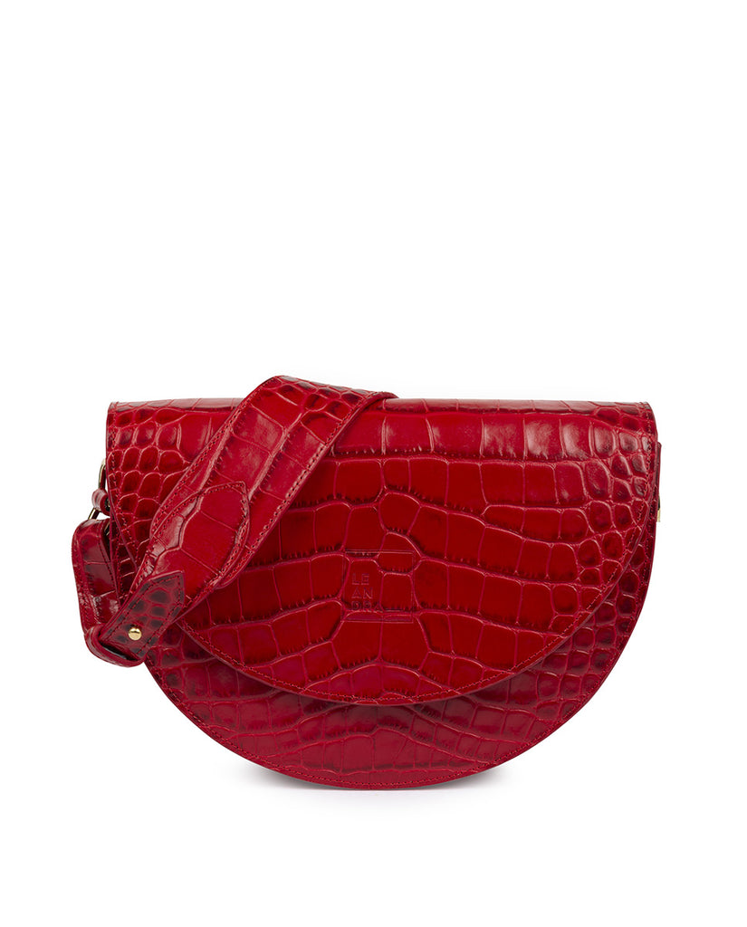 Imagen frontal sin asas de bolso tipo Saddle de piel grabada en coco color rojo tipo saddle bag Leandra. Bolsos made in Spain Leandra