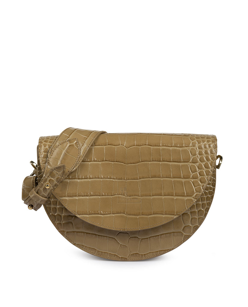 Imagen sin asas de bolso de piel tipo saddle bag de piel grabada en coco color arena Leandra. Bolso de piel made in Spain Leandra