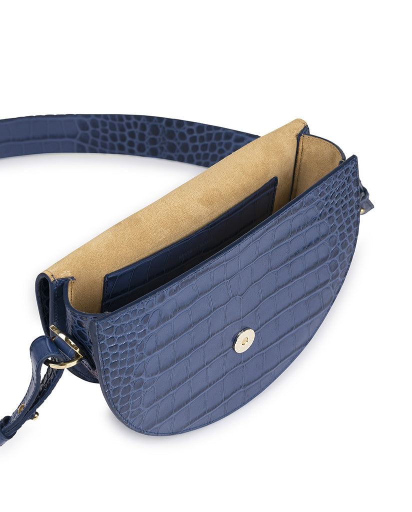 Interior de bolso tipo Saddle bag de piel grabada en coco azul klein Leandra. Bolso de piel made in Spain Leandra
