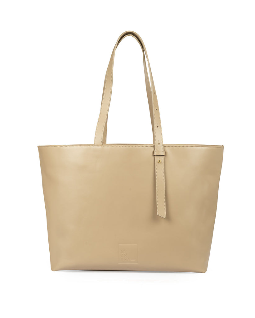 Imagen frontal de bolso shopping bag de piel de color taupé Leandra. Bolso de piel made in Spain Leandra