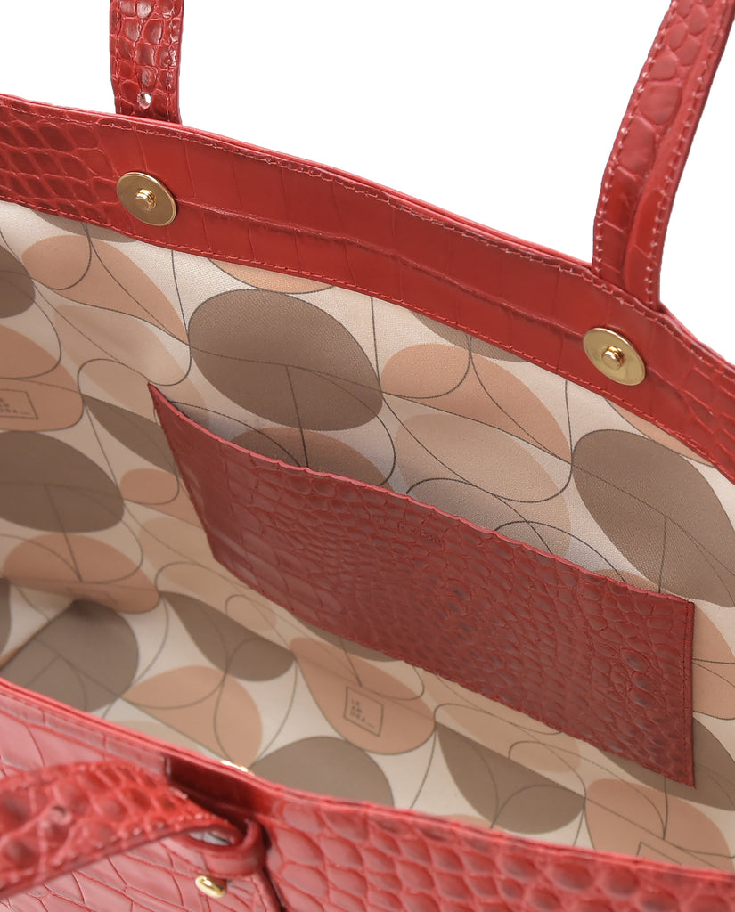 Interior bolsillo de bolso shopping bag de piel grabado en coco color rojo made in Spain Leandra