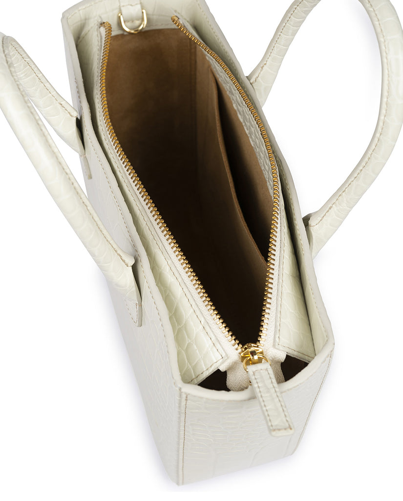 Imagen de interior de bolso tipo trapecio de piel grabada en coco blanco roto Leandra. Bolso de piel made in Spain Leandra