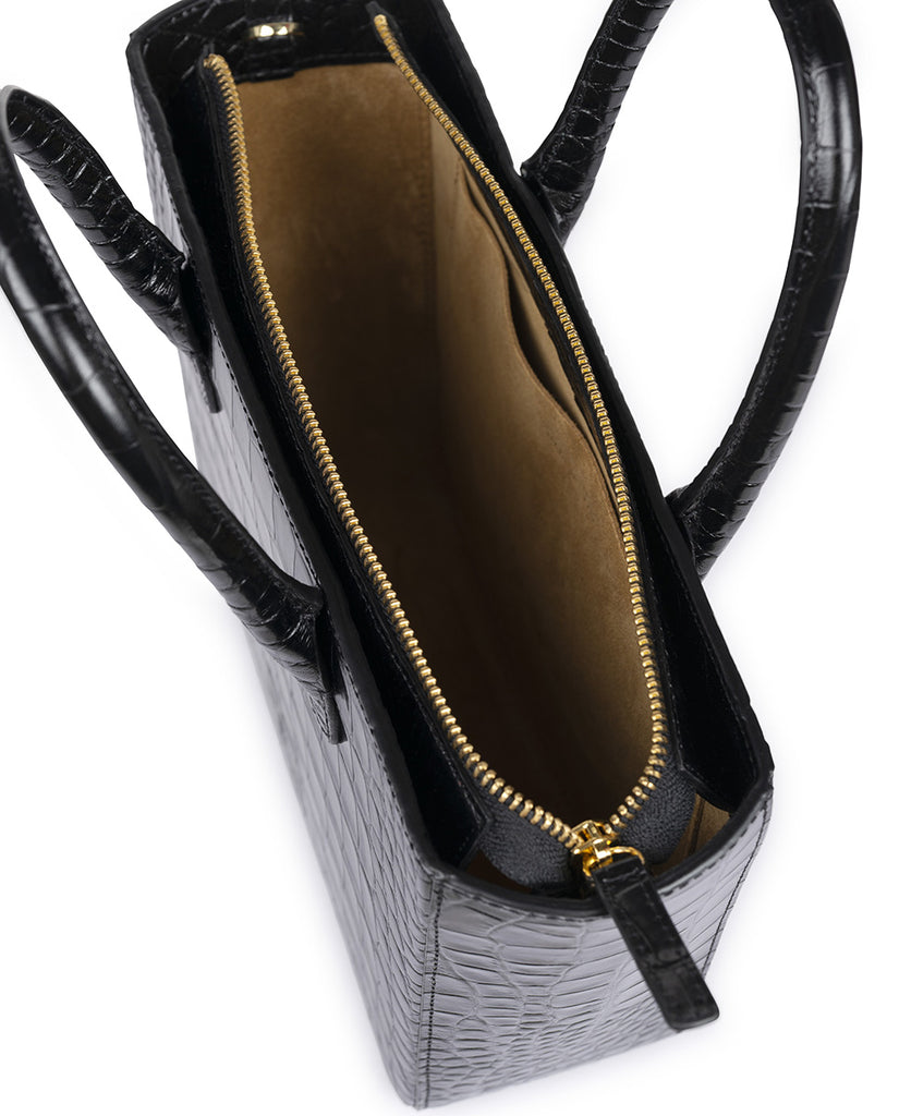 Imagen interior de bolso tipo trapecio piel grabada en coco negro Leandra. Bolso made in Spain Leandra