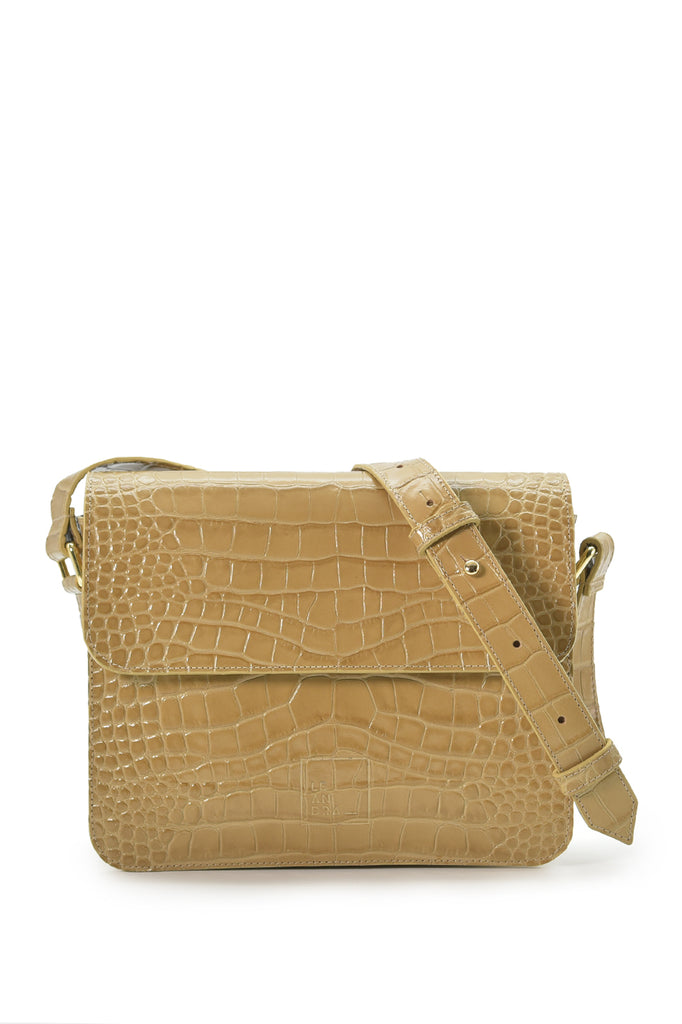 Bandolera rectangular con solapa de piel grabada en coco beige Leandra