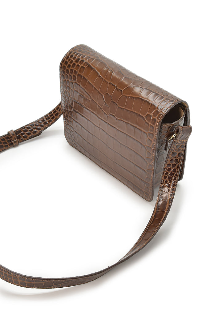 Trasera Bolso bandolera con solapa rectangular de piel grabada en coco marrón Leandra made in Spain