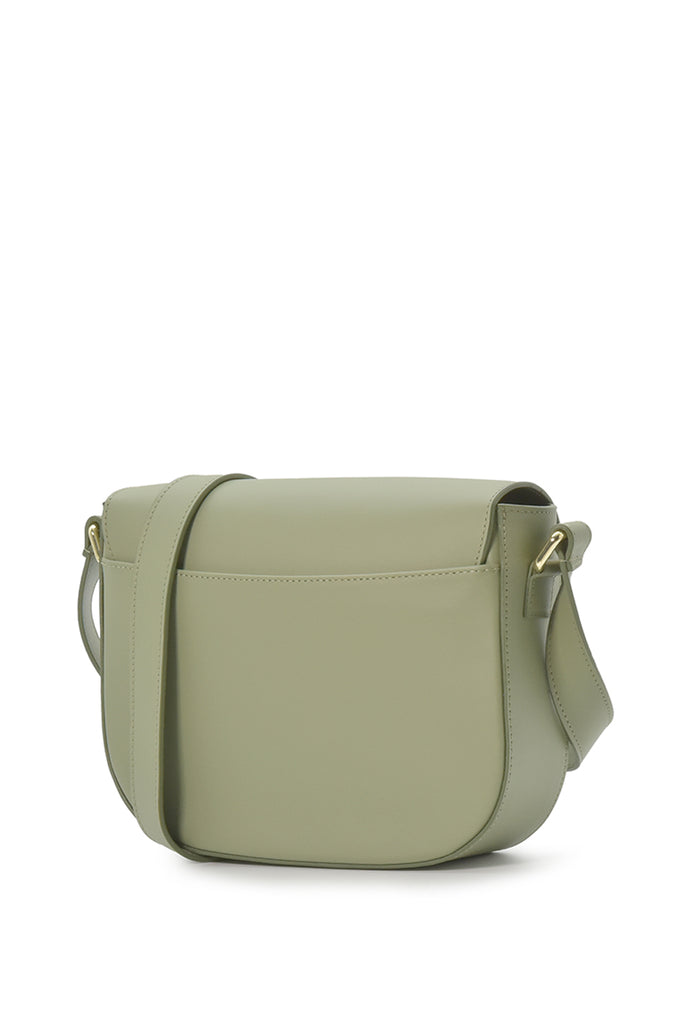 Bandolera de piel color verde con solapa  fabricada en España