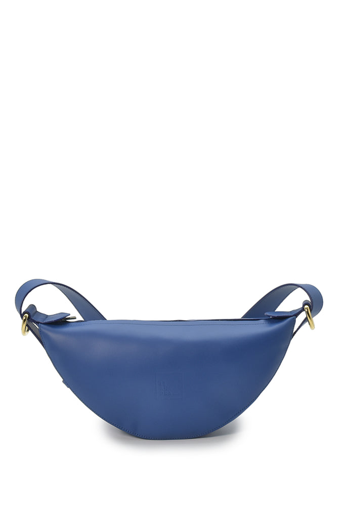 Bandolera media luna multiposición color azul klein Leandra