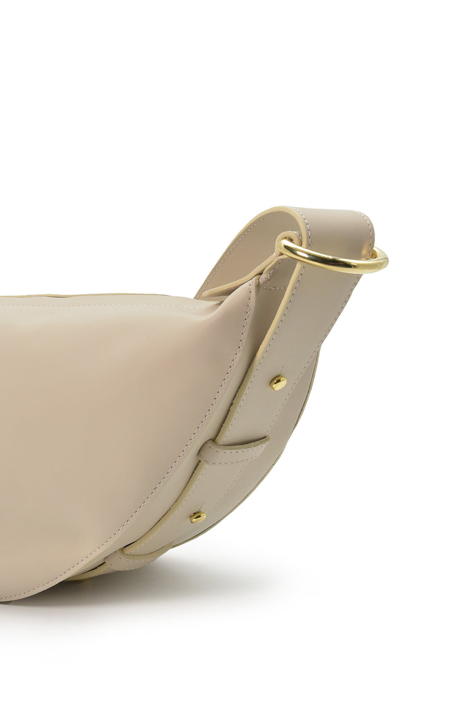Bandolera media luna multiposición color Cream taupé Leandra detalle