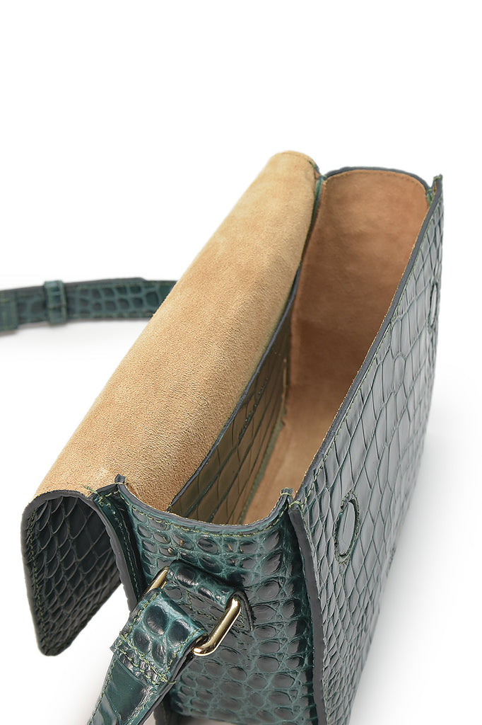 Imagen interior de bandolera rectangular de piel grabada en coco verde Leandra