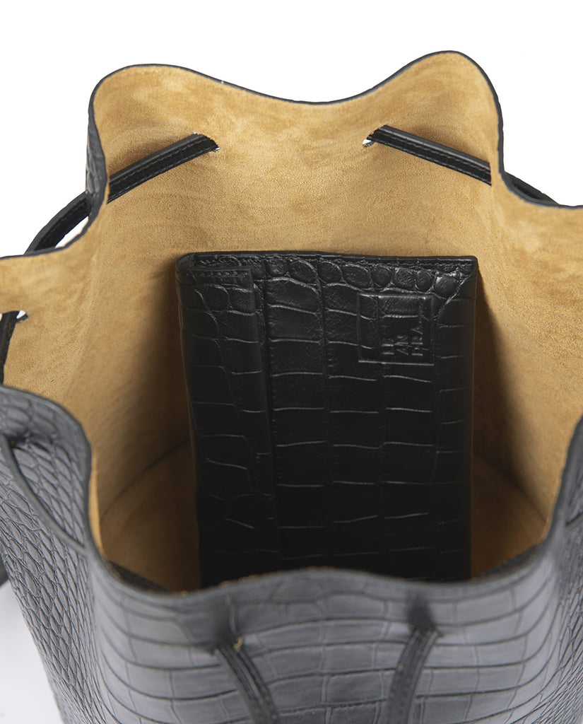 Bolso bucket bag de piel grabado en coco negro. Bolso de piel made in Spain Leandra.