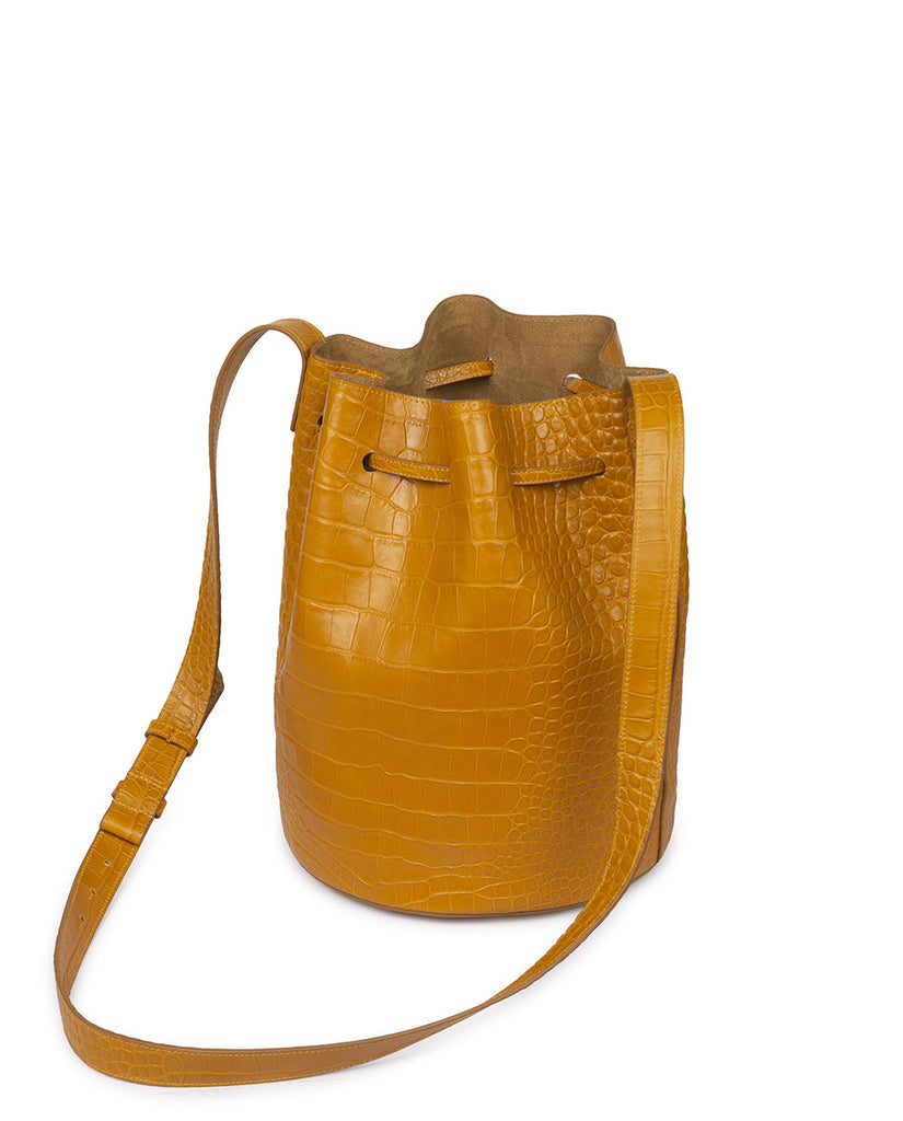 Bucket bag en piel grabada coco color avellana Leandra. Bolso de piel Leandra imagen trasera asa extendida