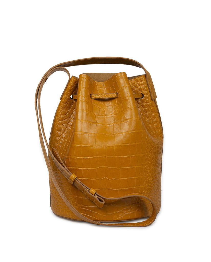 Bucket bag de piel grabada en coco color avellana Leandra. Bolso saco de piel Leandra imagen trasera