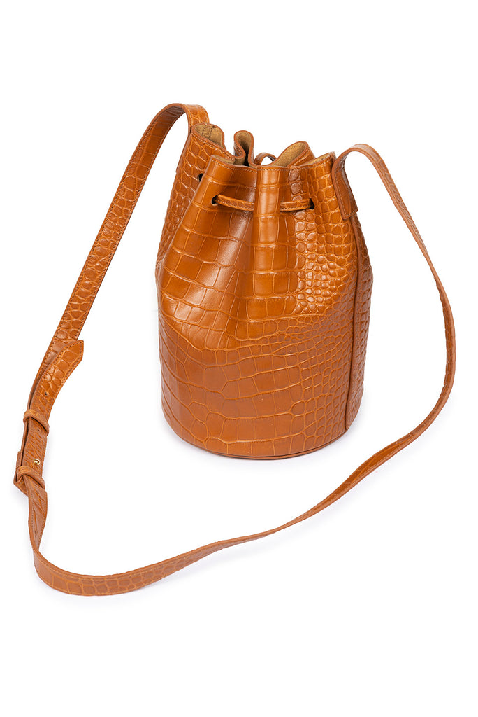 Mini bucket bag marrón grabado en coco soft Leandra | Bolsos de piel made in Spain Leandra. Imagen detalle asas