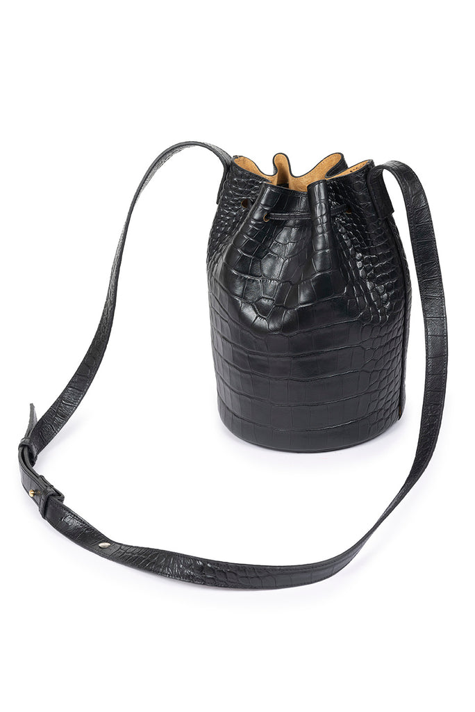 Mini Bolso tipo bucket bag de piel vacuna grabada en coco negro Leandra. Bolso made in Spain Leandra. Imagen detalle asas