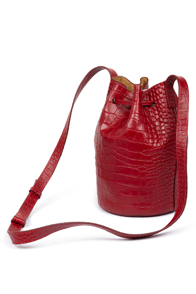 Bolso tipo mini bucket grabado en coco color rojo Leandra. Bolso made in Spain Leandra detalle asas 