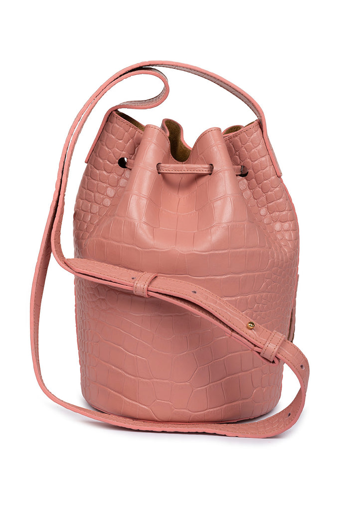 Bolso tipo mini saco grabado en coco color rosa Leandra. Bolsos de piel Leandra